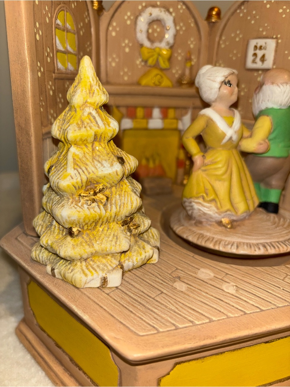 Holiday Dancing Couple Decorative Music Box - musical tune of First Day of xmas - Picture 3 of 8